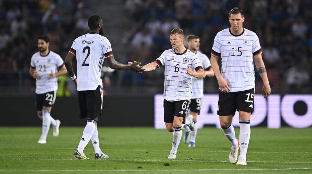 拜仁帮低迷，两闸反复试错，弗利克的德国队开倒车