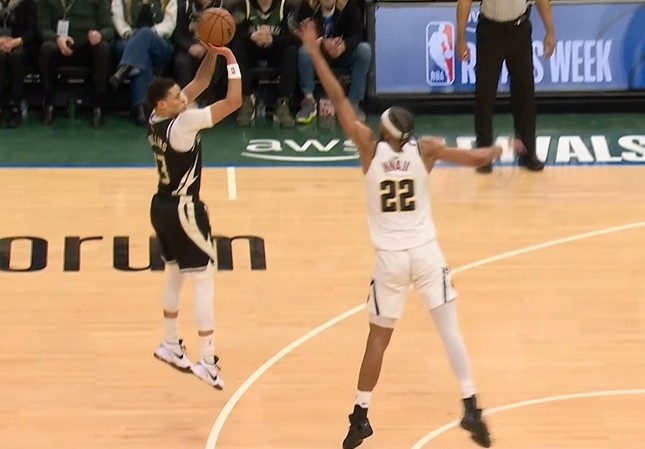 Kaiyun Sports-悬念再起！雄鹿5分钟轰出20-4攻击波 追到仅差2分